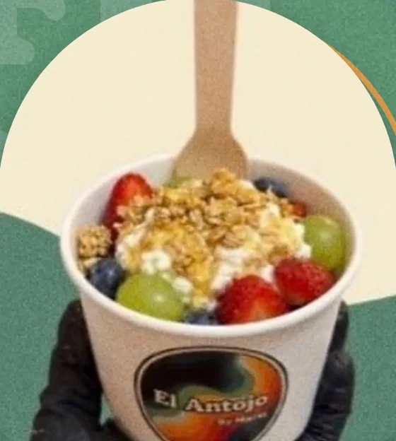 El fit: vaso de fruta fresca con granola